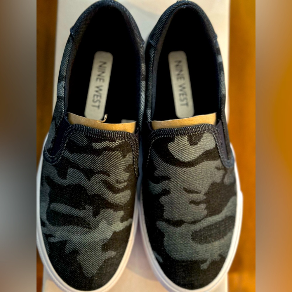 Nine West-Beautiful camouflage navy blue comfortable slip ons.
